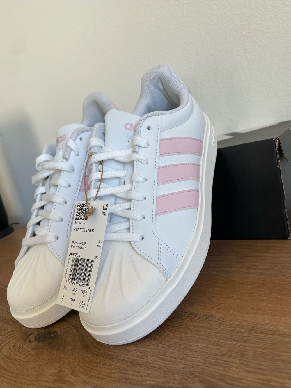 NWT Women’s Adidas Streettalk Sneakers Size 7 - Picture 4 of 8
